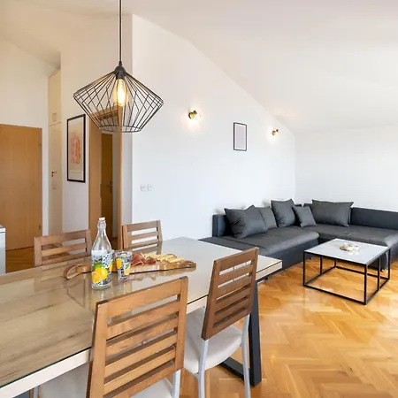 Appartement 30 M From Beach,makarska,marija Makarska