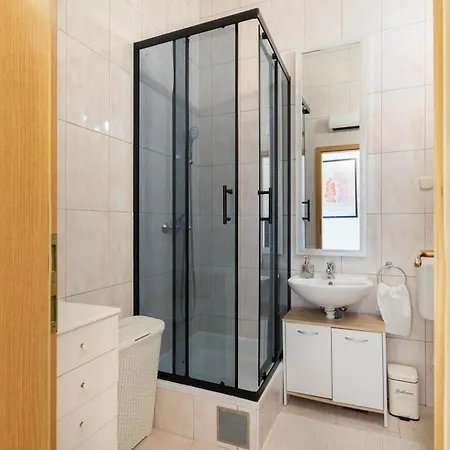 Appartement 30 M From Beach,makarska,marija *