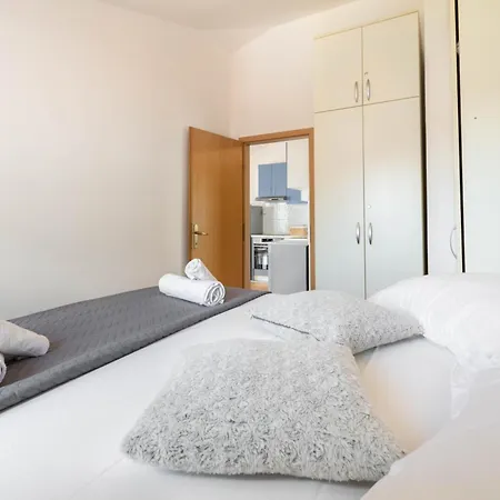 30 M From Beach,makarska,marija